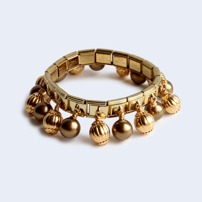 Chunky bracelet with 10mm gold tone beads and faux pearl